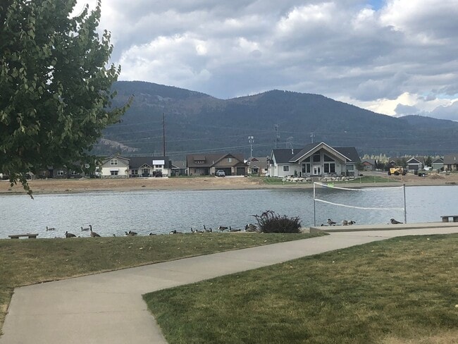 Building Photo - Beautiful Custom Home in The Cove at The radiant Lake Estates