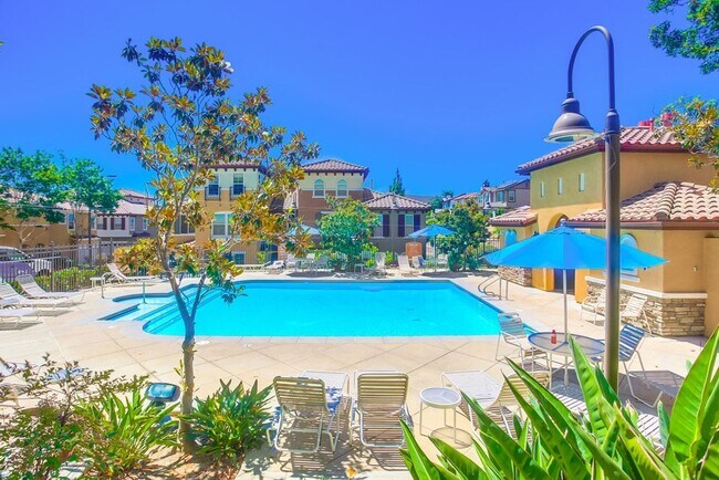 Foto del edificio - Gorgeous Upgraded San Elijo Hills Townhome...