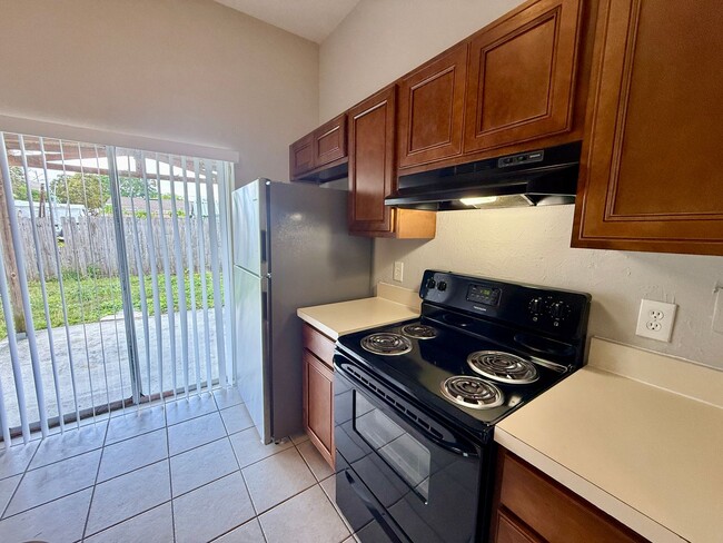 Building Photo - GREAT CUTE 3/2 HOUSE IN SOUTHEAST ORLANDO