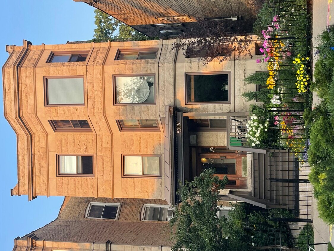 Primary Photo - 5329 N Glenwood Ave