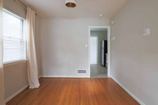 Foto del edificio - 5608 Indianola Ave