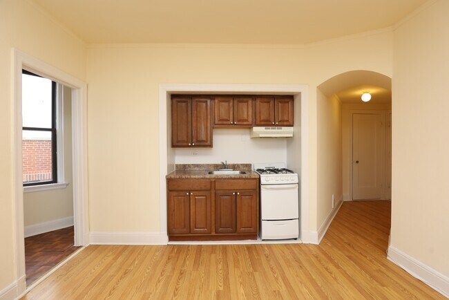 Foto del edificio - 3335 W Diversey Ave