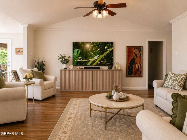 Foto del edificio - 6028 Torrey Pines Dr