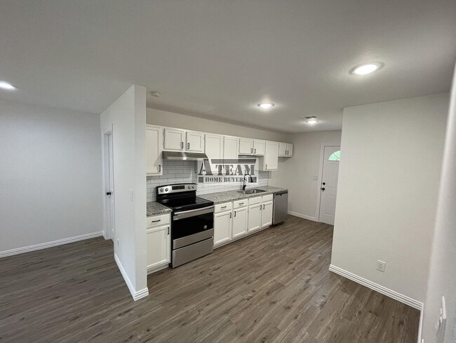 Building Photo - Beautiful 3 Bedroom 2 Bath Home!