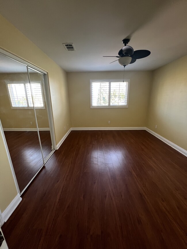 2 room - 1854 Peaceful Ct