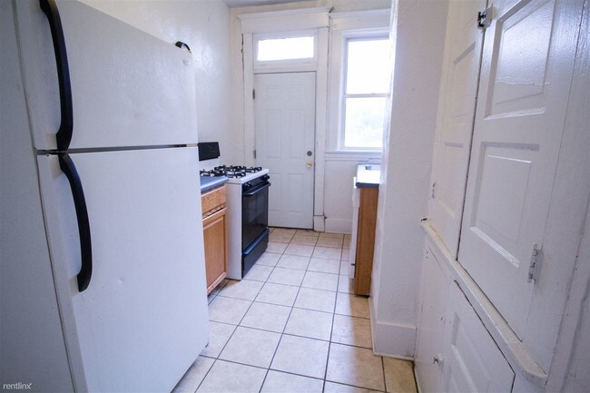 Building Photo - 2 br, 1 bath 4plex - (CRAFTON HS(Close To ...