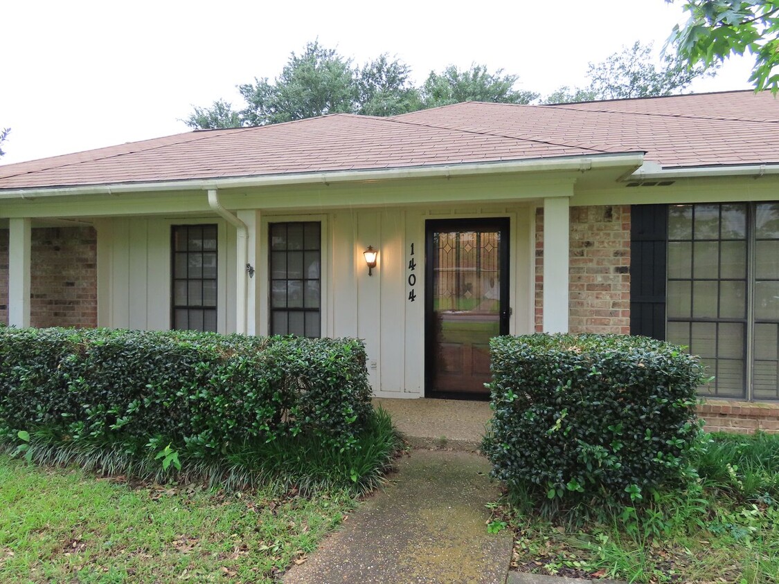 Foto principal - South Tyler! Spacious 3 Bedroom, 2 Bath