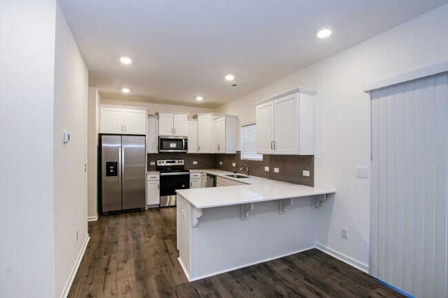 Building Photo - BEAUTIFUL 3BD/2.5BTH Townhome - Belmont - JULY MOVE IN