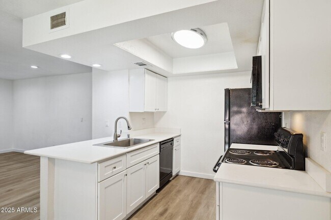 Foto del edificio - 520 N Stapley Dr