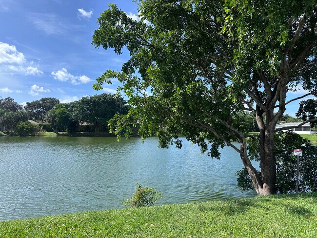 Foto del edificio - 2616 NW 49th St