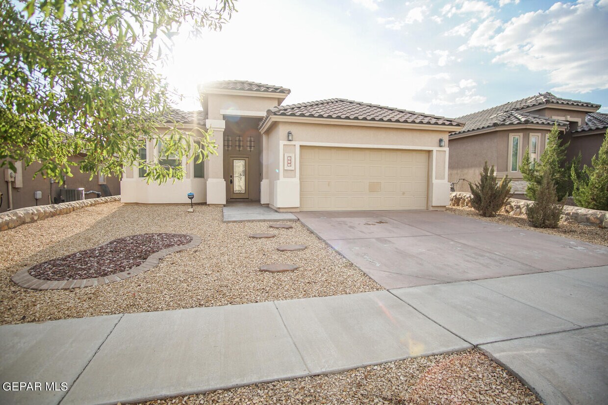 Foto principal - 323 Covington Ridge Way