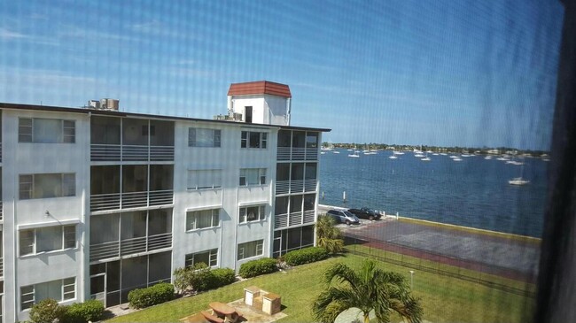 Building Photo - 4500 N Flagler Dr