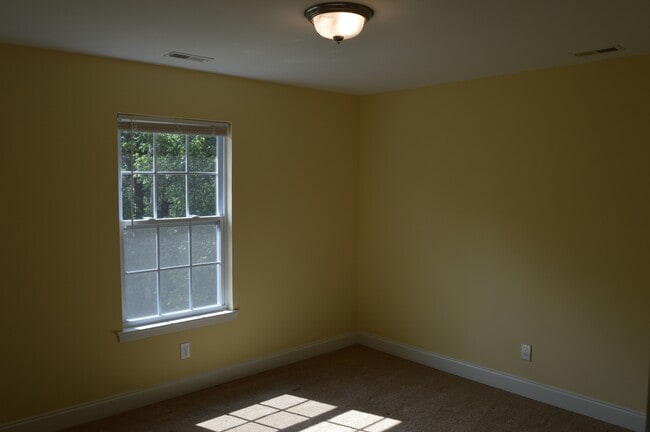 Foto del edificio - 132 Springfield Rd