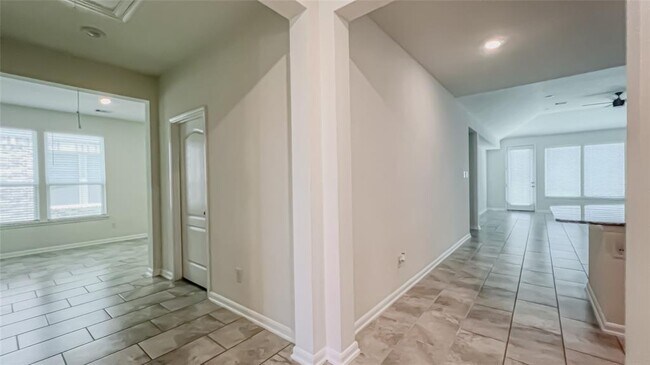 Building Photo - 25507 Reign Wayman Ct