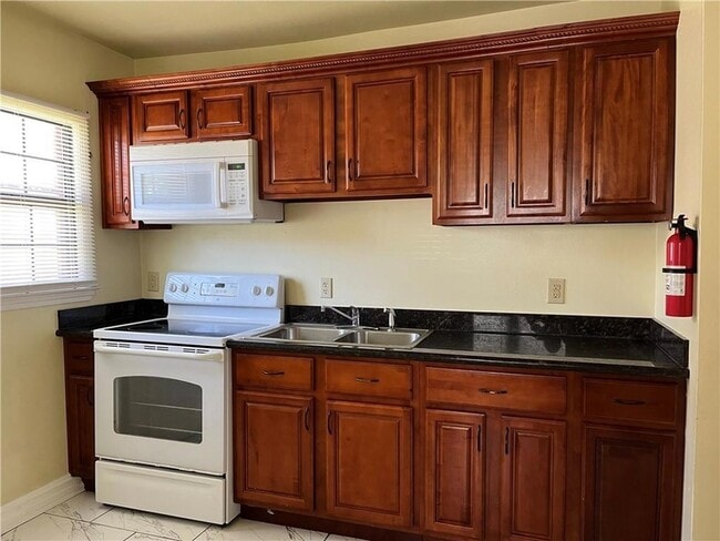 Building Photo - 4411 Rhodes Dr