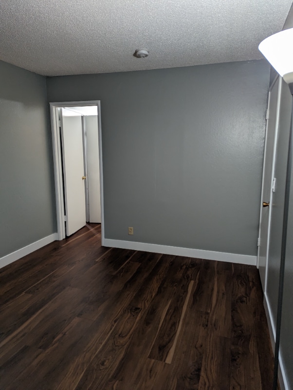 Building Photo - 280 N Park Victoria Dr