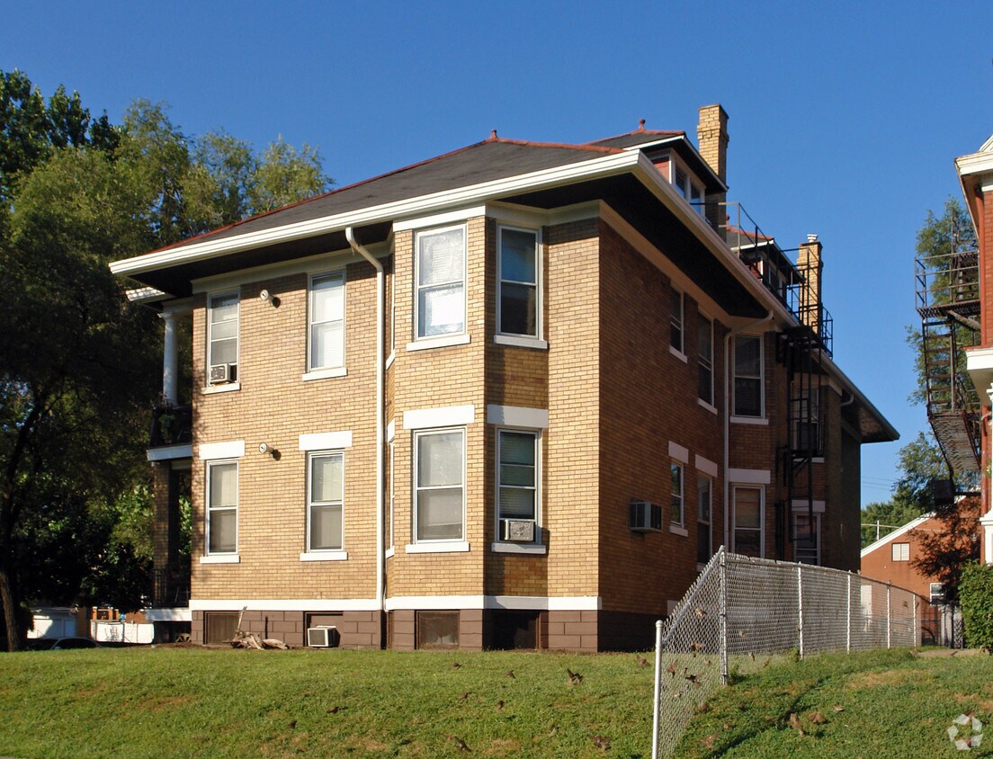 Building Photo - 615 E 6th St