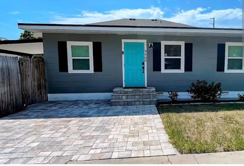 Foto principal - 2400 15th Ave N