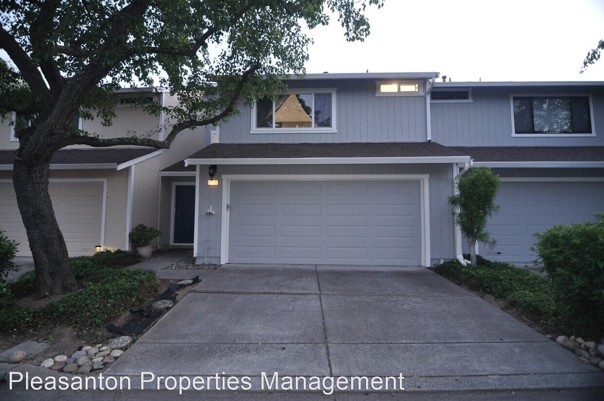 Foto principal - 3 br, 2 bath House - 4814 Starflower Drive