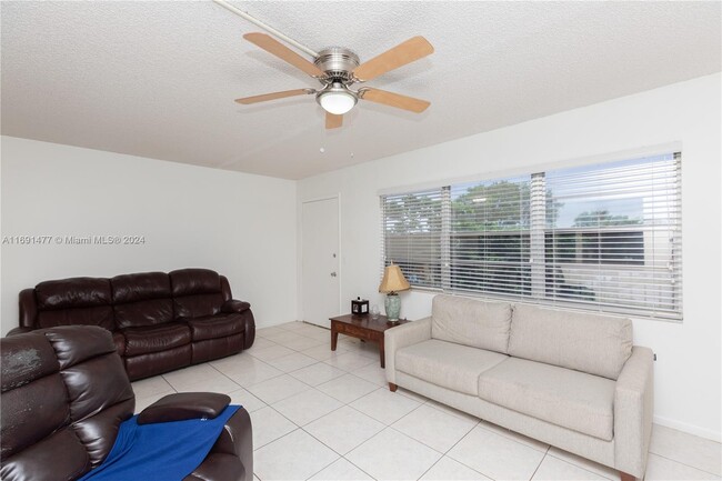 Foto del edificio - 13355 SW 9th Ct