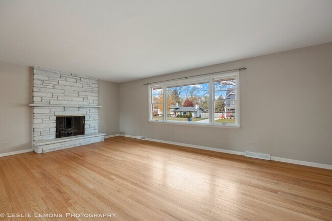 Foto del edificio - 320 Elmwood Dr