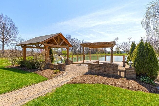 Building Photo - 100 Bermuda Dr
