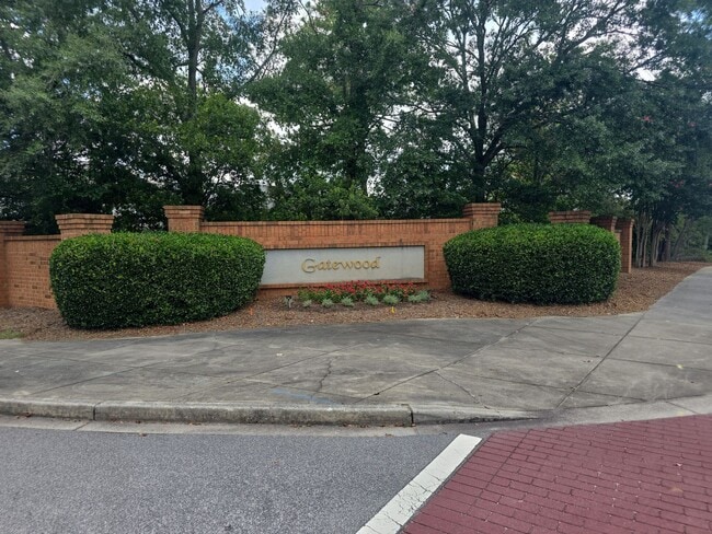 Building Photo - Summit Parkway, 3 bed 2.5 bath house.