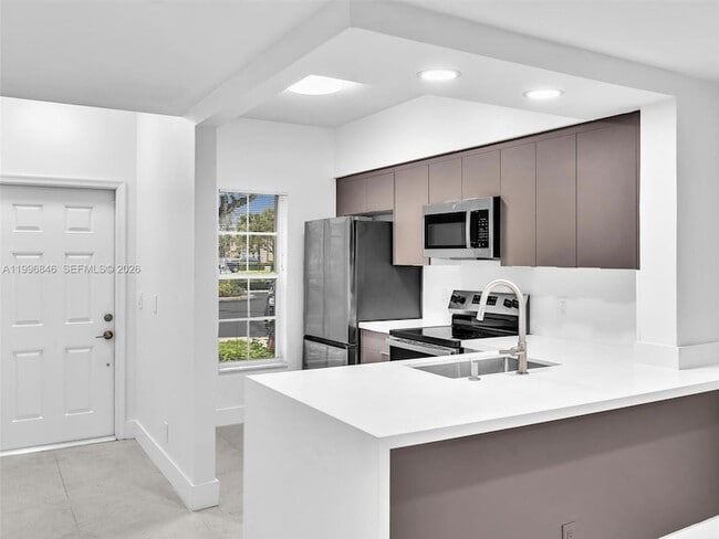 Building Photo - 8 Key W Ct