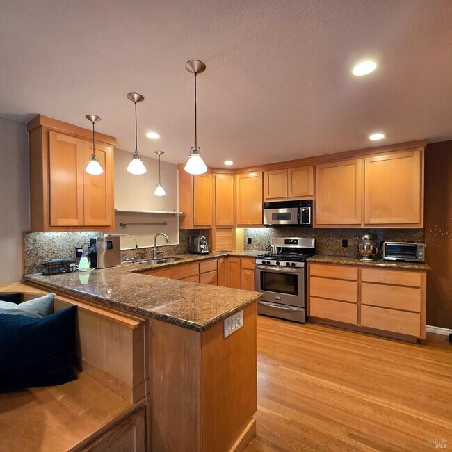 Building Photo - 480 Meadowview Dr