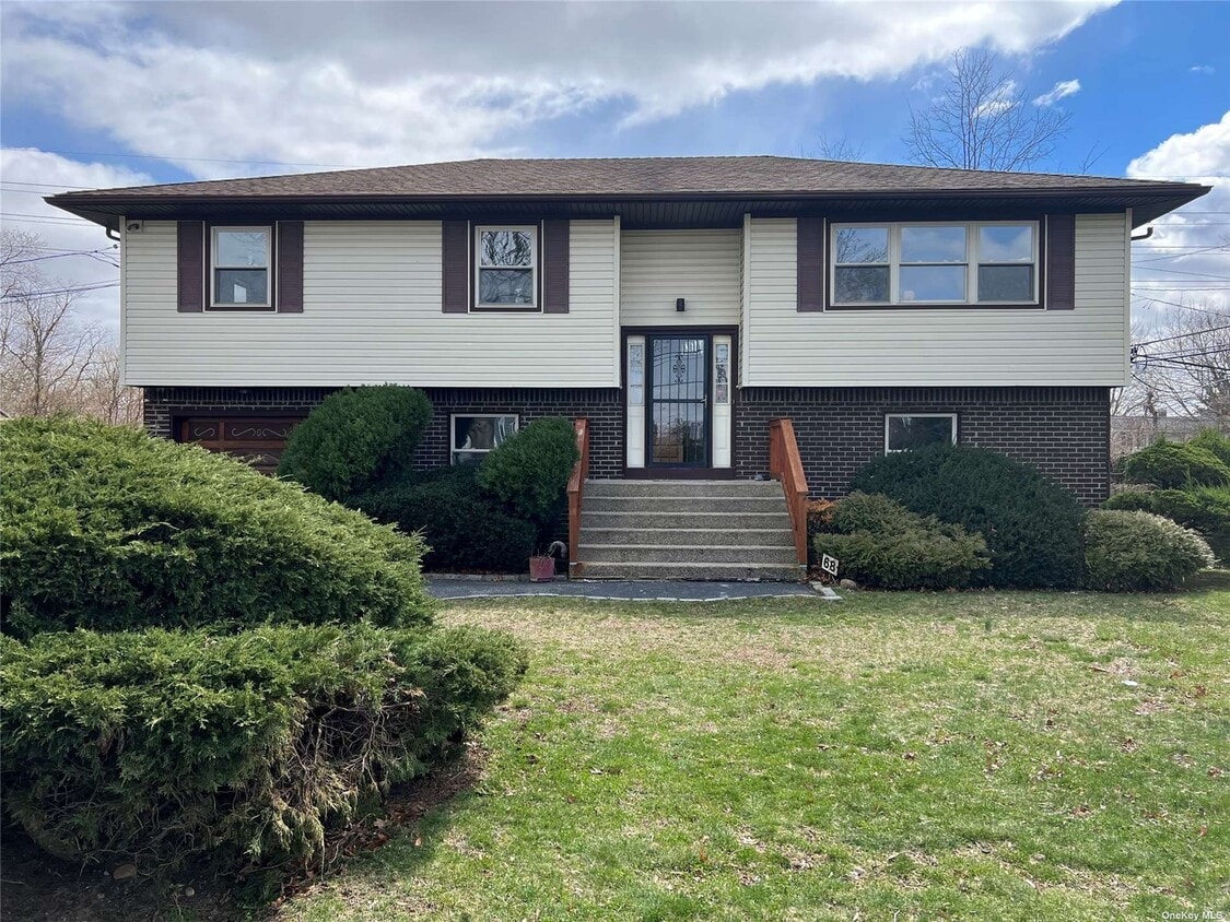68 Vanderbilt Ave, Saint James, NY 11780 House Rental in Saint James