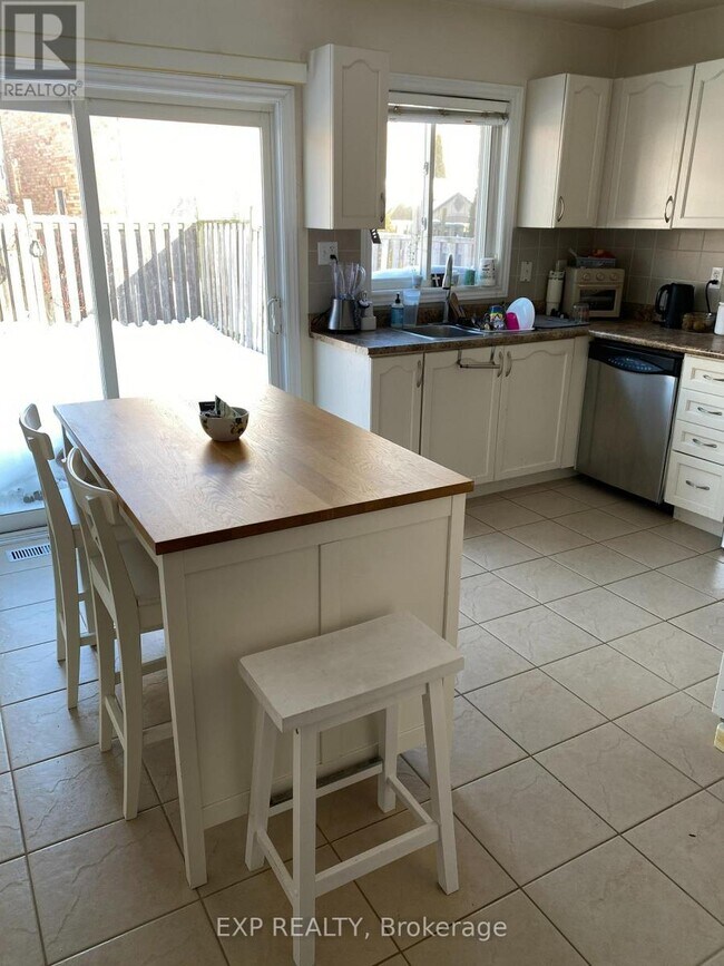 Photo du bâtiment - 303 Andrews Trail