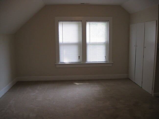 Foto del edificio - 9537 Grove Ave