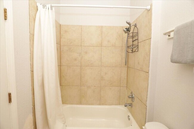 Foto del edificio - 13121 Vickery St