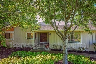 Building Photo - 2232 Oneida Cir