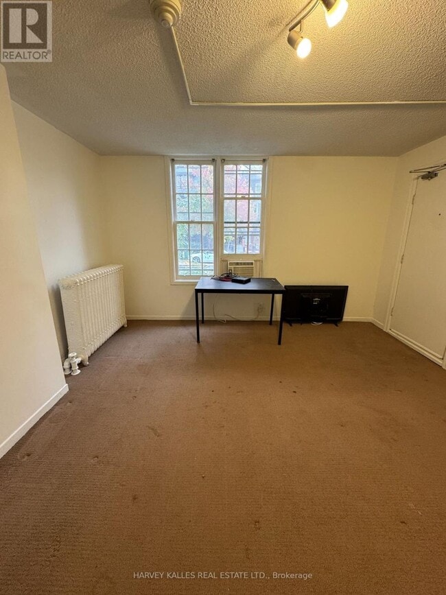 Building Photo - 676 Huron St