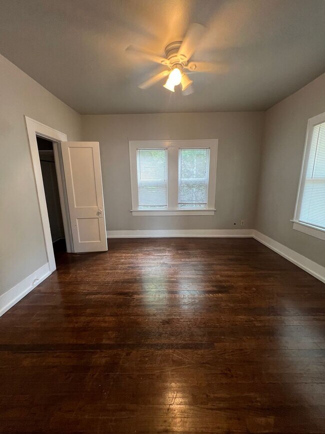 Building Photo - Cute 2 bed, 1 bath home available now in N...
