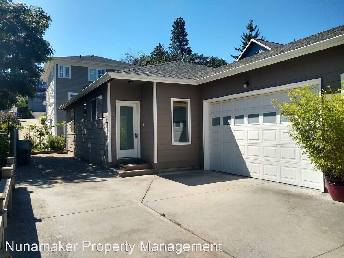 Primary Photo - 2 br, 1.5 bath House - 1339 Wasco St.