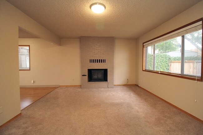 Building Photo - 5415 NE Everett St