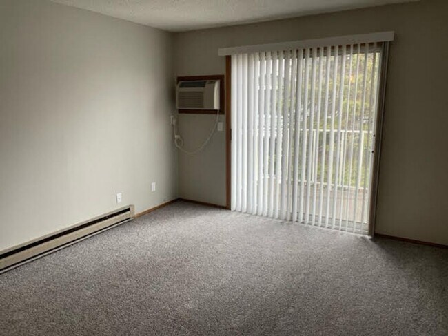 Foto del edificio - Spacious newly updated 2 bed, 2 bath Townh...