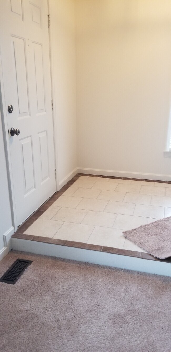 Tiled Foyer - 6153 Glen Eagles Ct