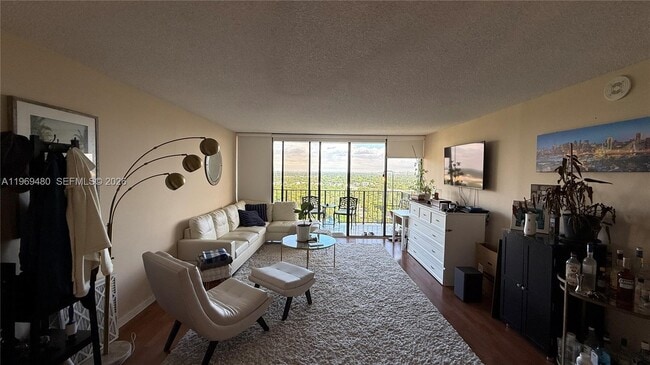 Foto del edificio - 780 NE 69th St