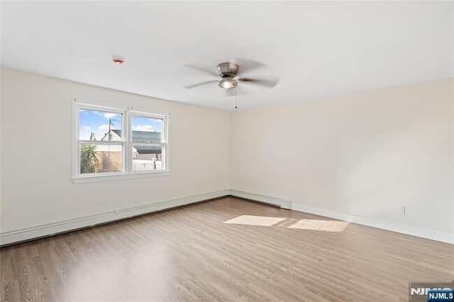 Building Photo - 86 Farnham Ave