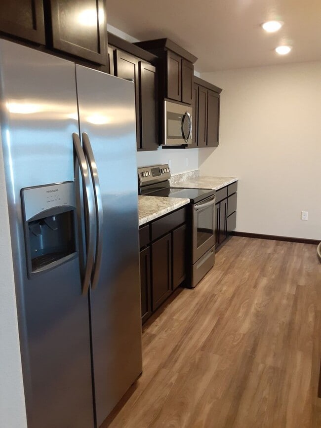 Building Photo - Modern Comfort: Discover Our 1-Bedroom Apartment Gem