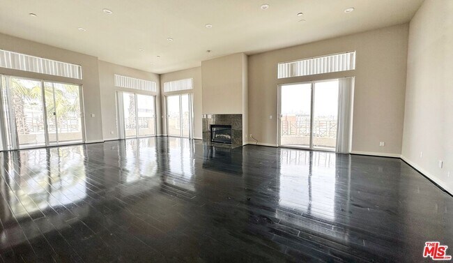 Foto del edificio - 4100 Wilshire Blvd