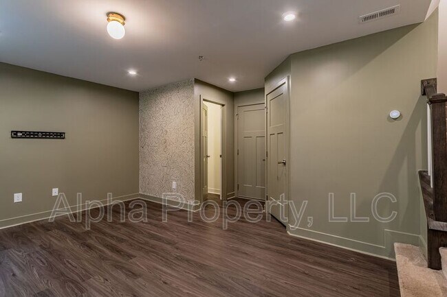 Foto del edificio - 120 Rollins Ave