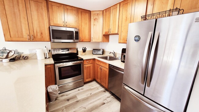 Photo - 411 Hobron Ln Apartment