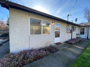 Building Photo - 2406 Jaeger St