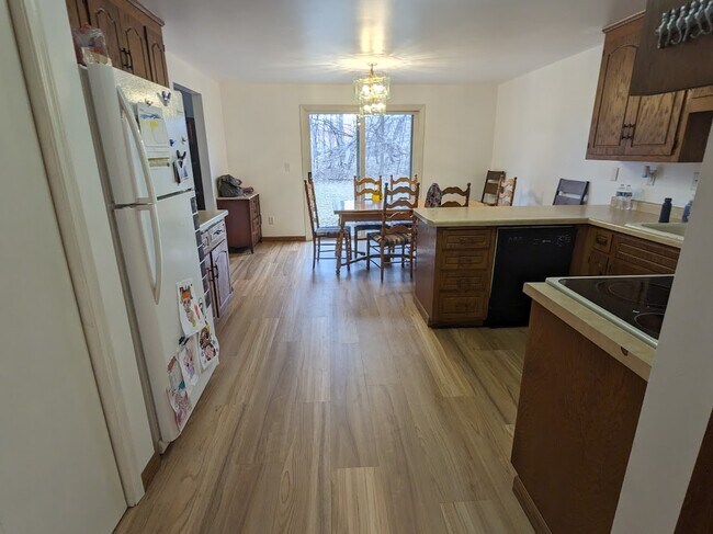 Foto del edificio - 2043 Hilltop Dr