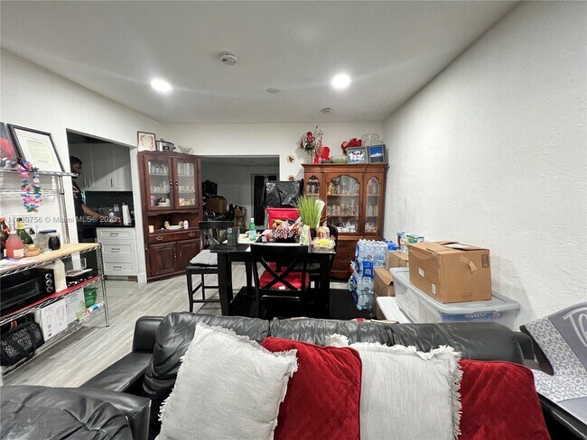 Foto del edificio - 1524 NW 15th St