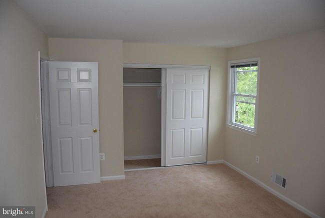 Building Photo - 10251 Irongate Way